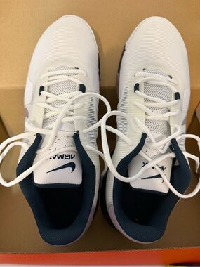 Men’s Nike Airmax 13 White and Navy Low-Top Athletic Sneakers
